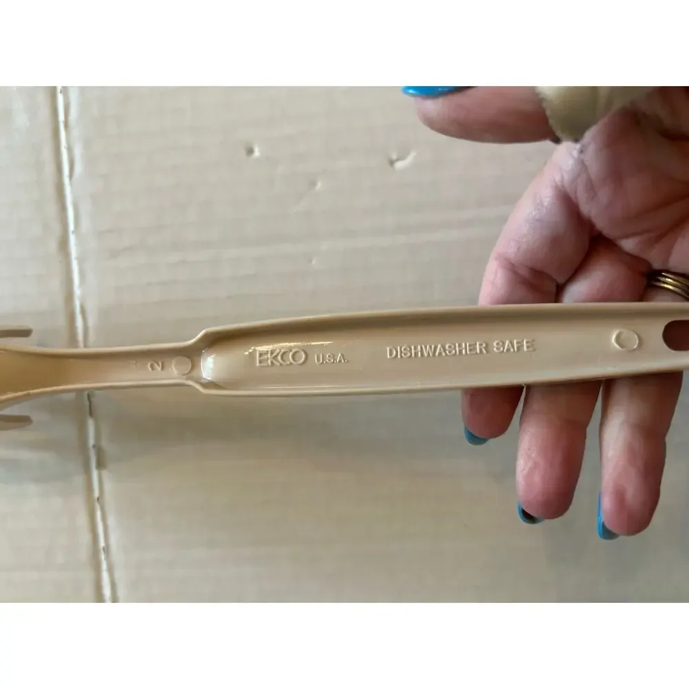 Ekco‎ Vintage Almond 11